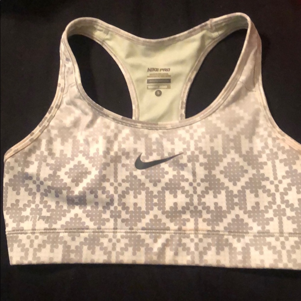 Nike pro sports bra